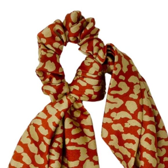 NWT Marta Scrunchie Bow Red Cheetah Print Hair Tie - Picture 2 of 5